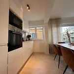 Luxury 2 Bedroom In The Heart Of Διαμέρισμα