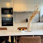 Luxury 2 Bedroom In The Heart Of