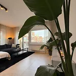 Luxury 2 Bedroom In The Heart Of *
